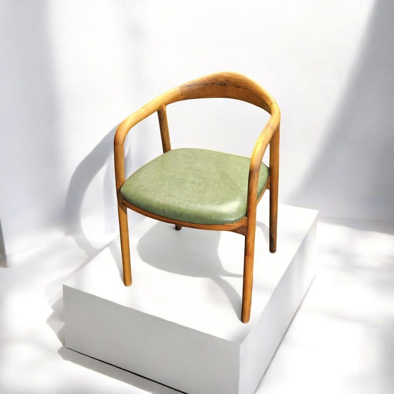 Handmade Solid Wood Dining Chair – Natural Oak/Walnut Finish, Ergonomic Stylish Design, Perfect for Modern & Cozy Home Interiors